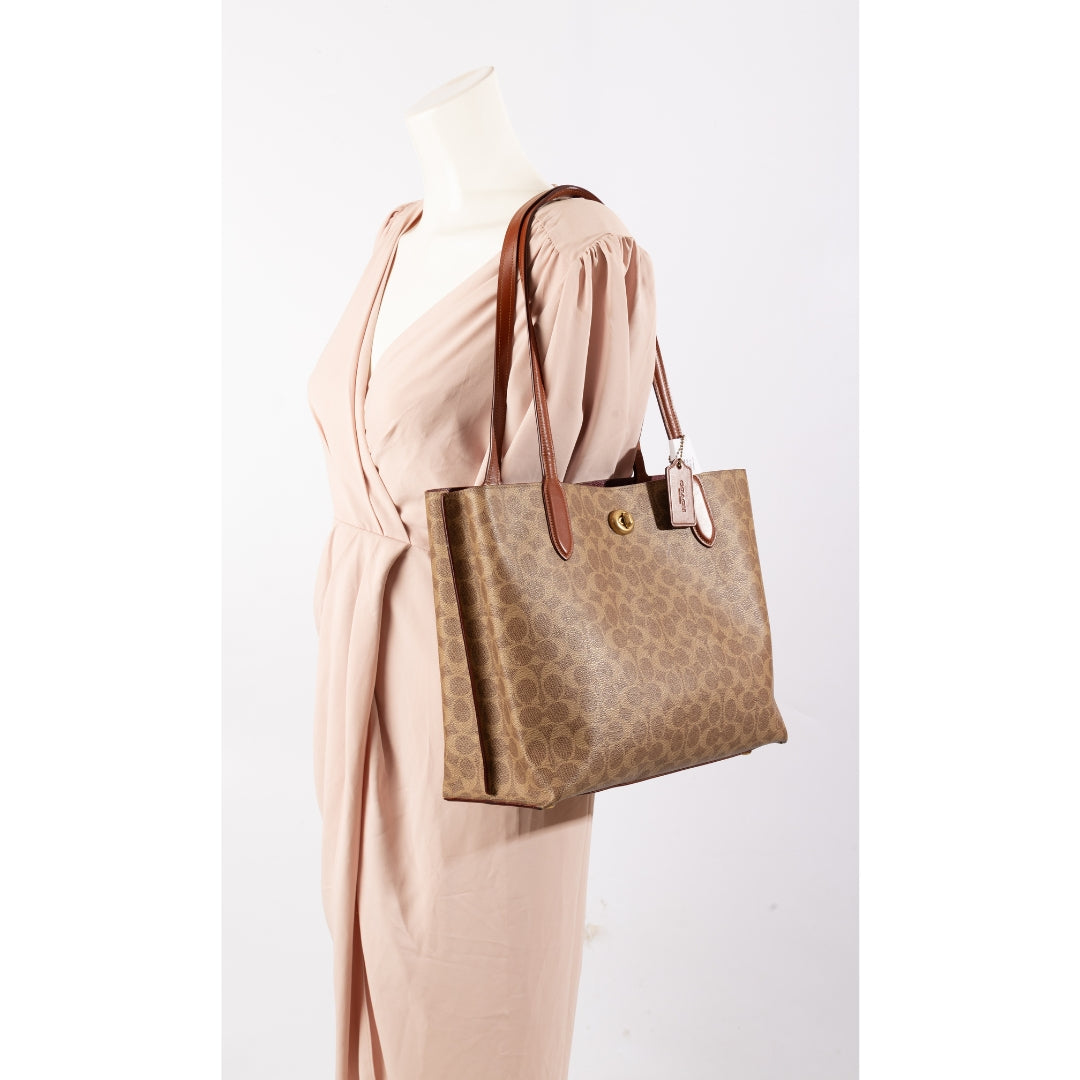 Coach Willow Tote In Signature Canvas