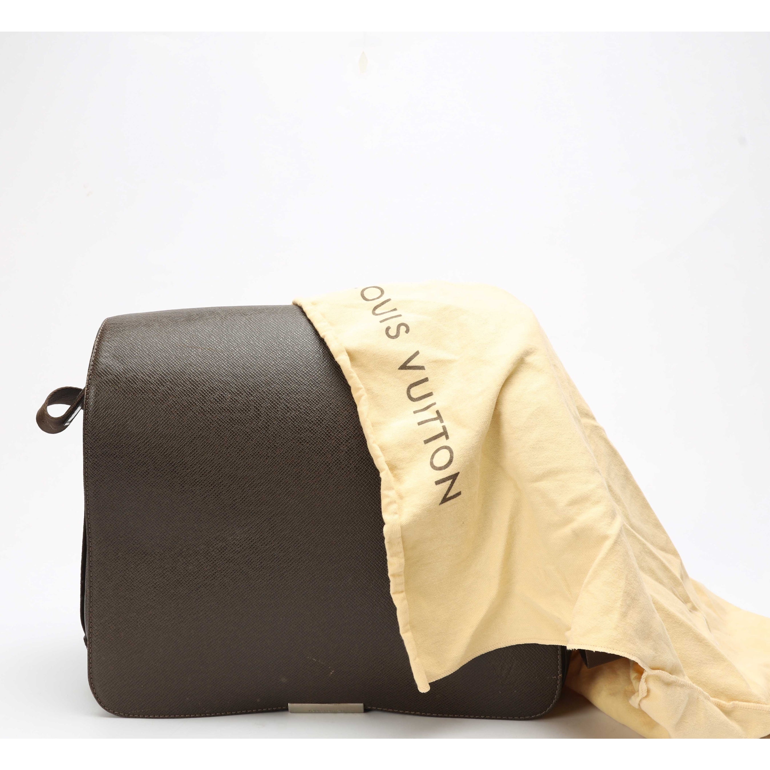 Louis Vuitton Grizzli Taiga Roman Messenger Bag