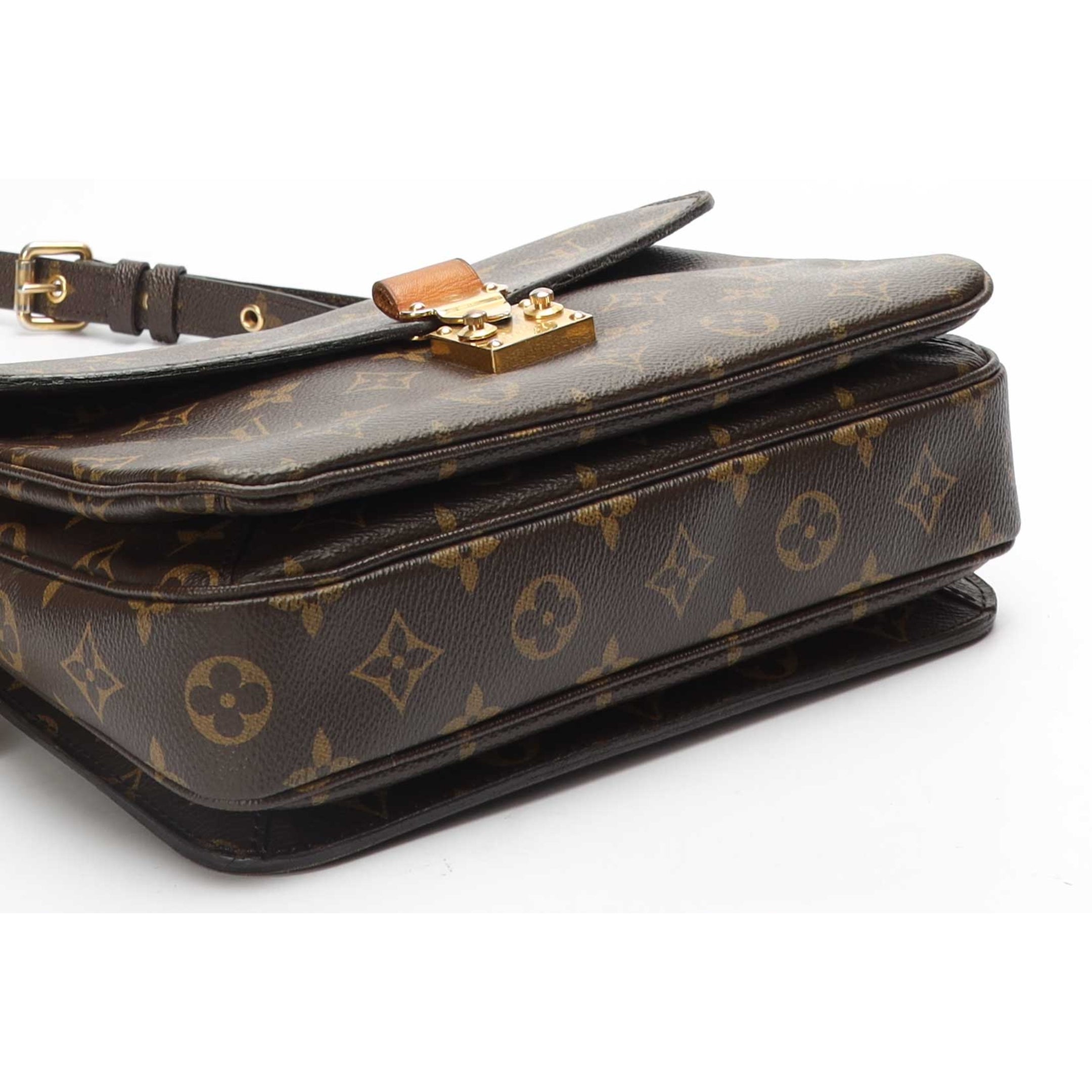 Louis Vuitton Pochette Métis Crossbody Bag
