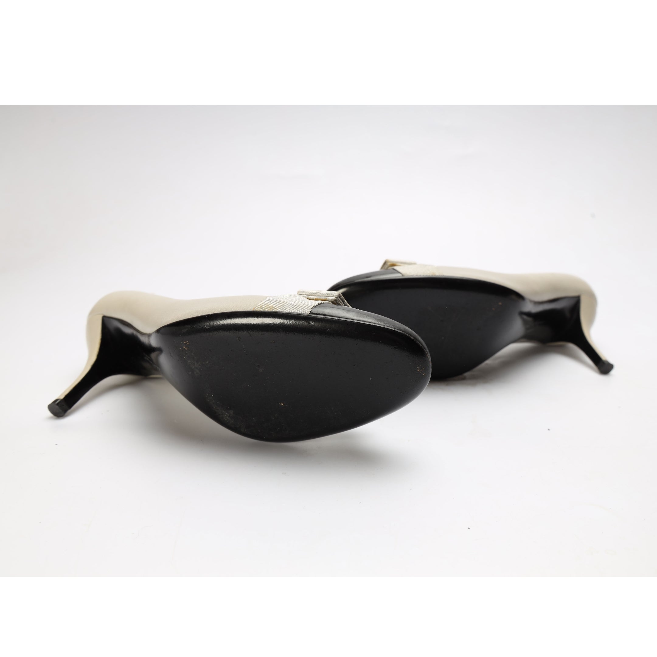 Salvatore Ferragamo Beige/Black Vara Bow Pumps