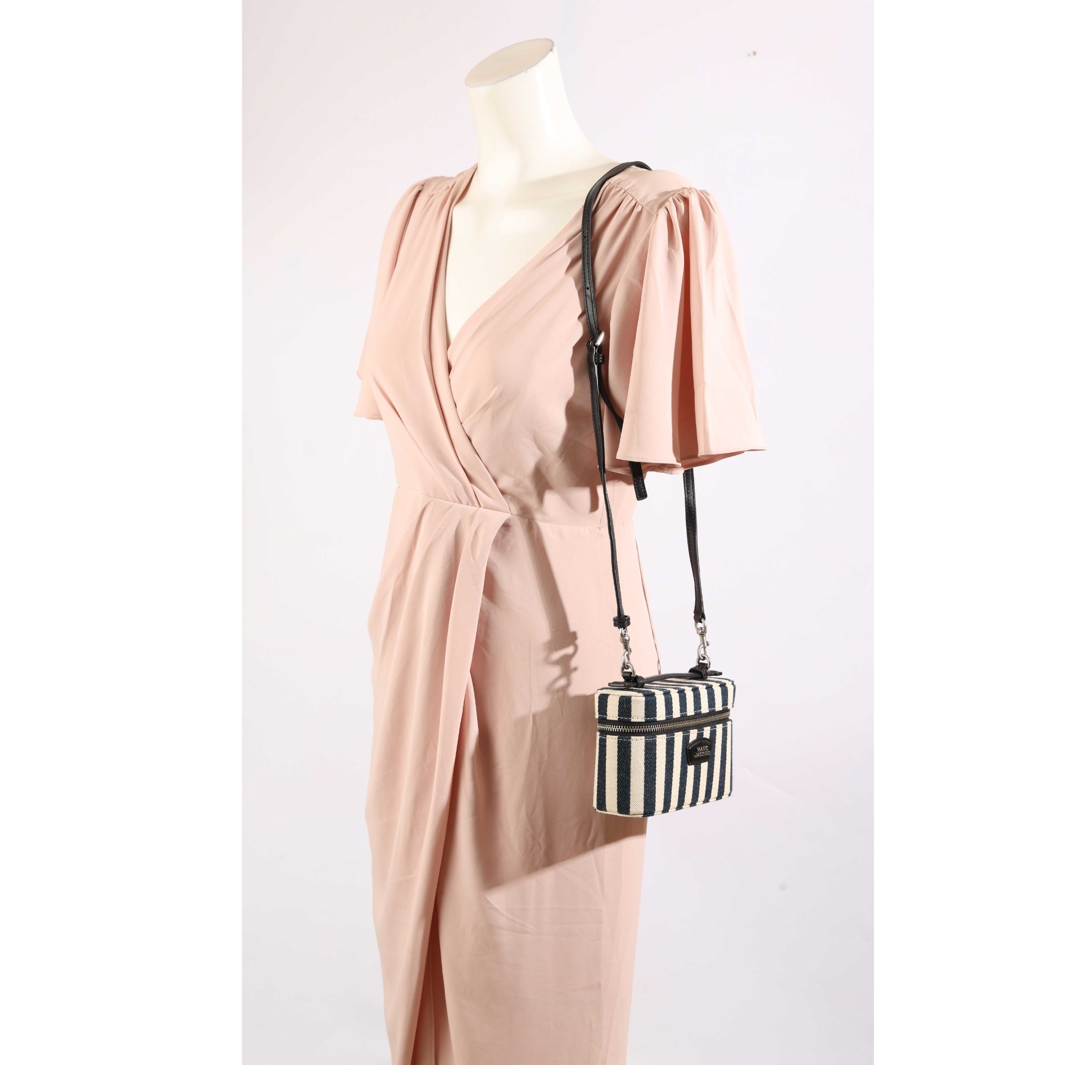 Marc Jacobs The E/W Everyday Vanity Logo Sling Bag