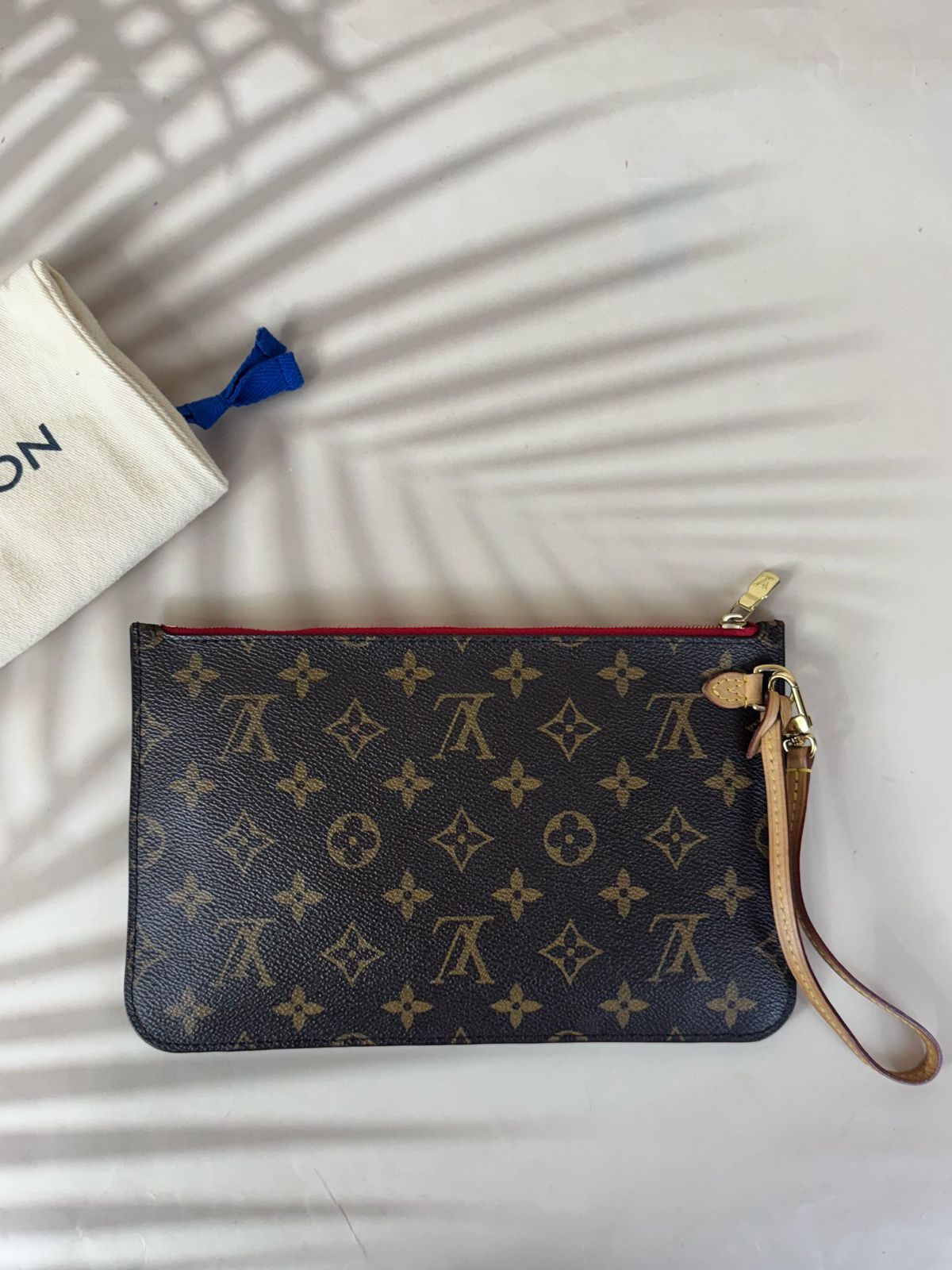 LV Pochette