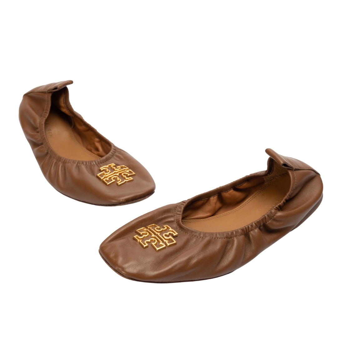 Tory Burch Britten Leather Ballet Flat In Brown