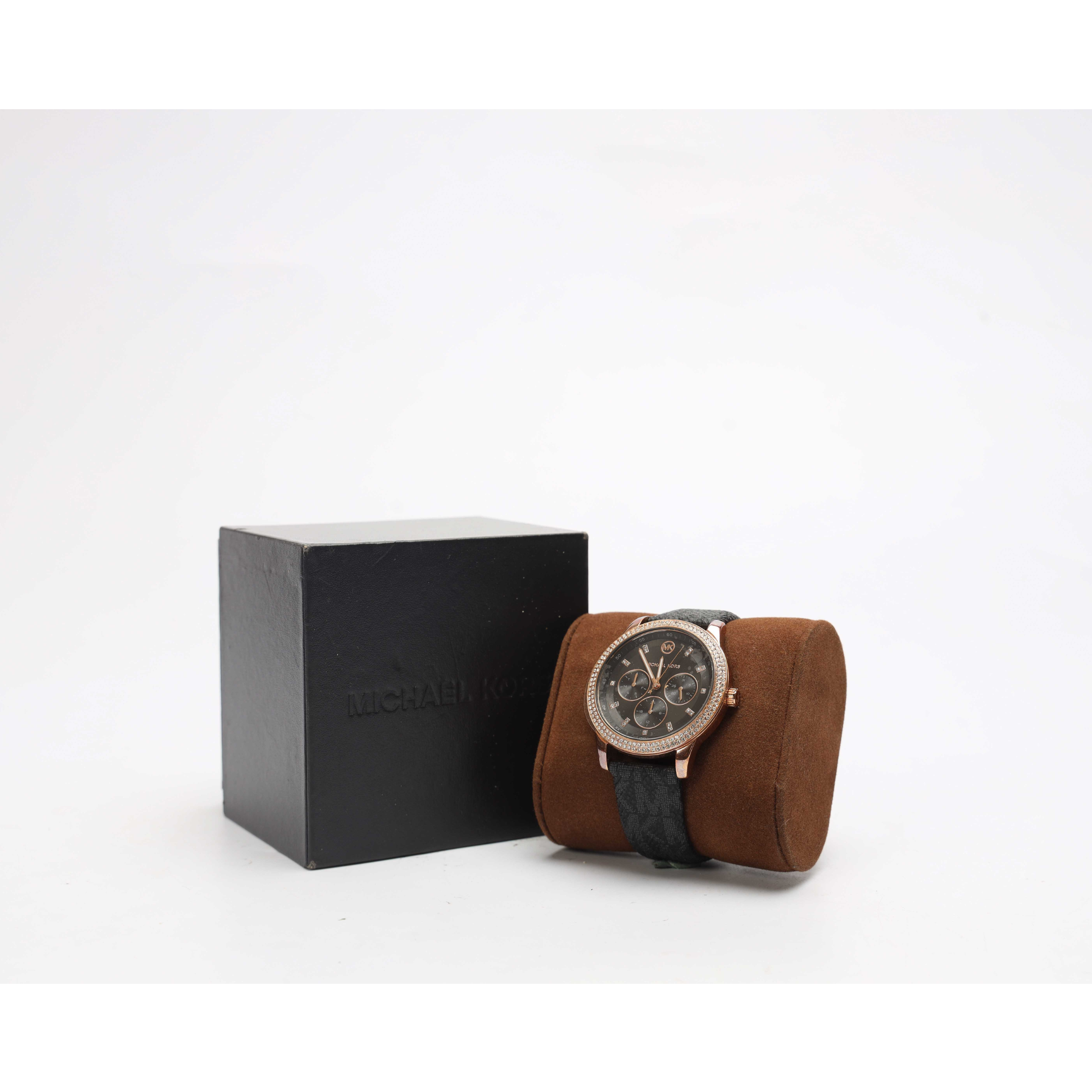 Michael Kors Women Black Analogue Watch