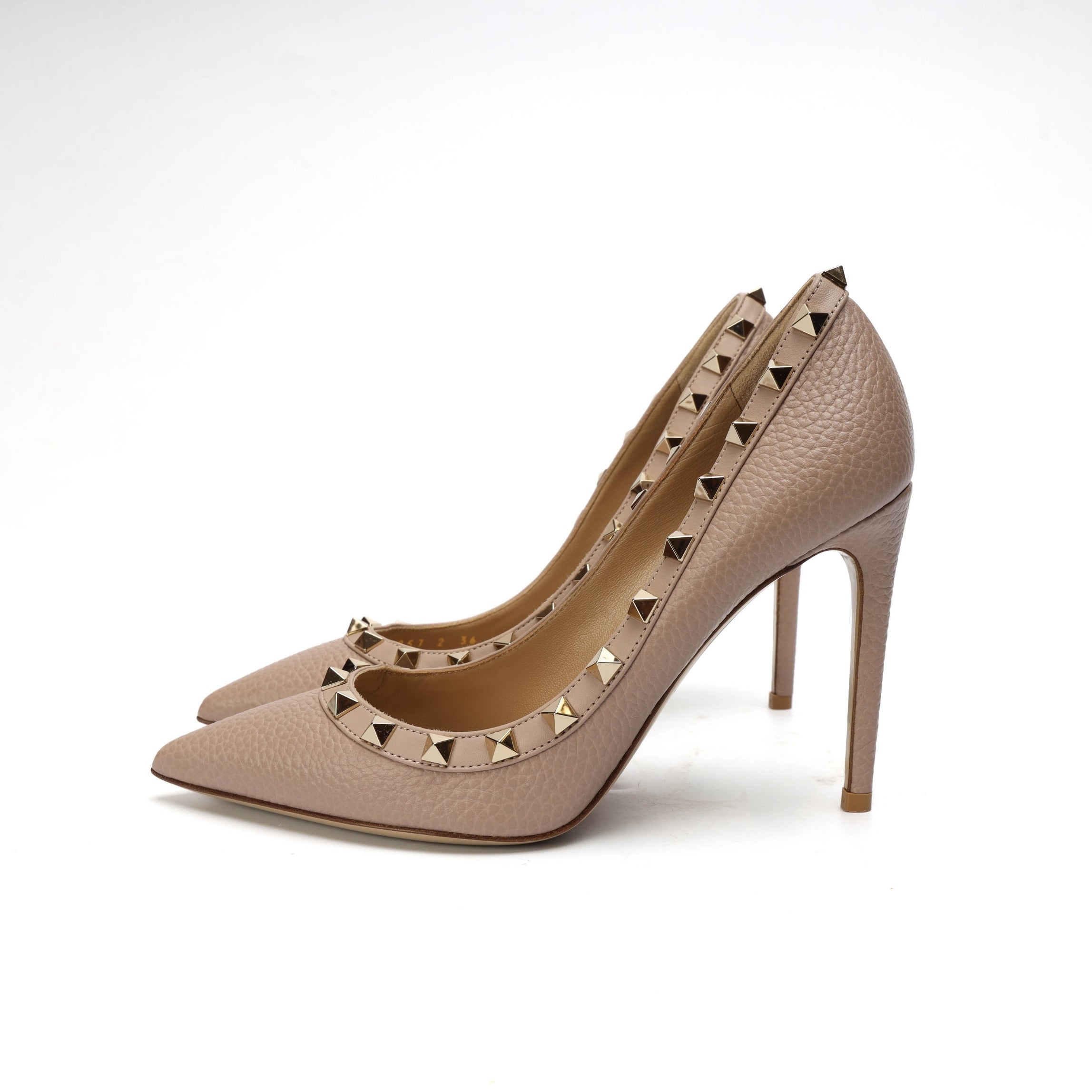 Valentino Garavani Rockstud Beige Pumps