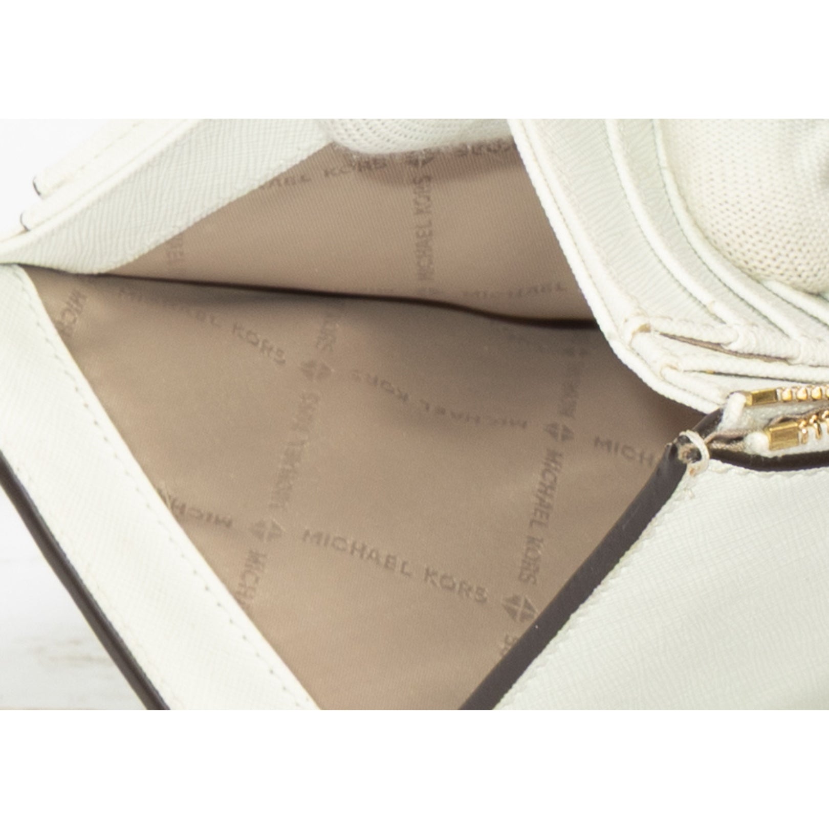 Michael Kors Jet Set White Zip Wallet