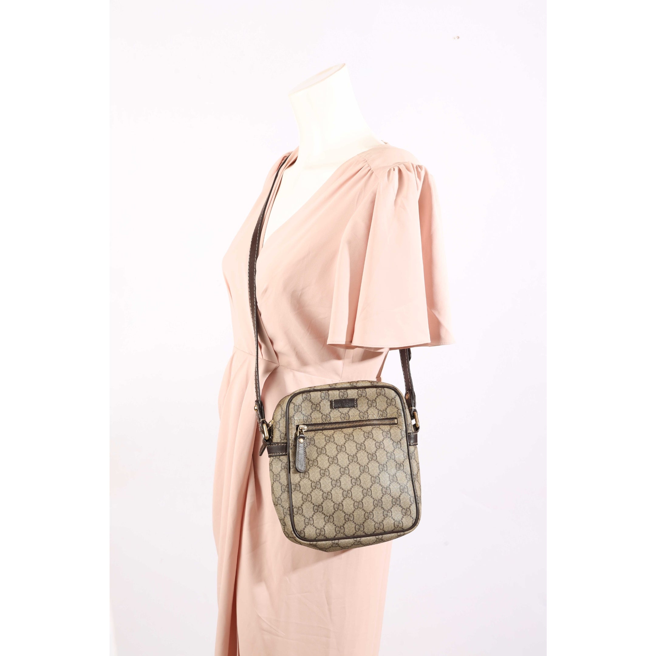 Gucci Beige GG Supreme Flat Messenger Bag