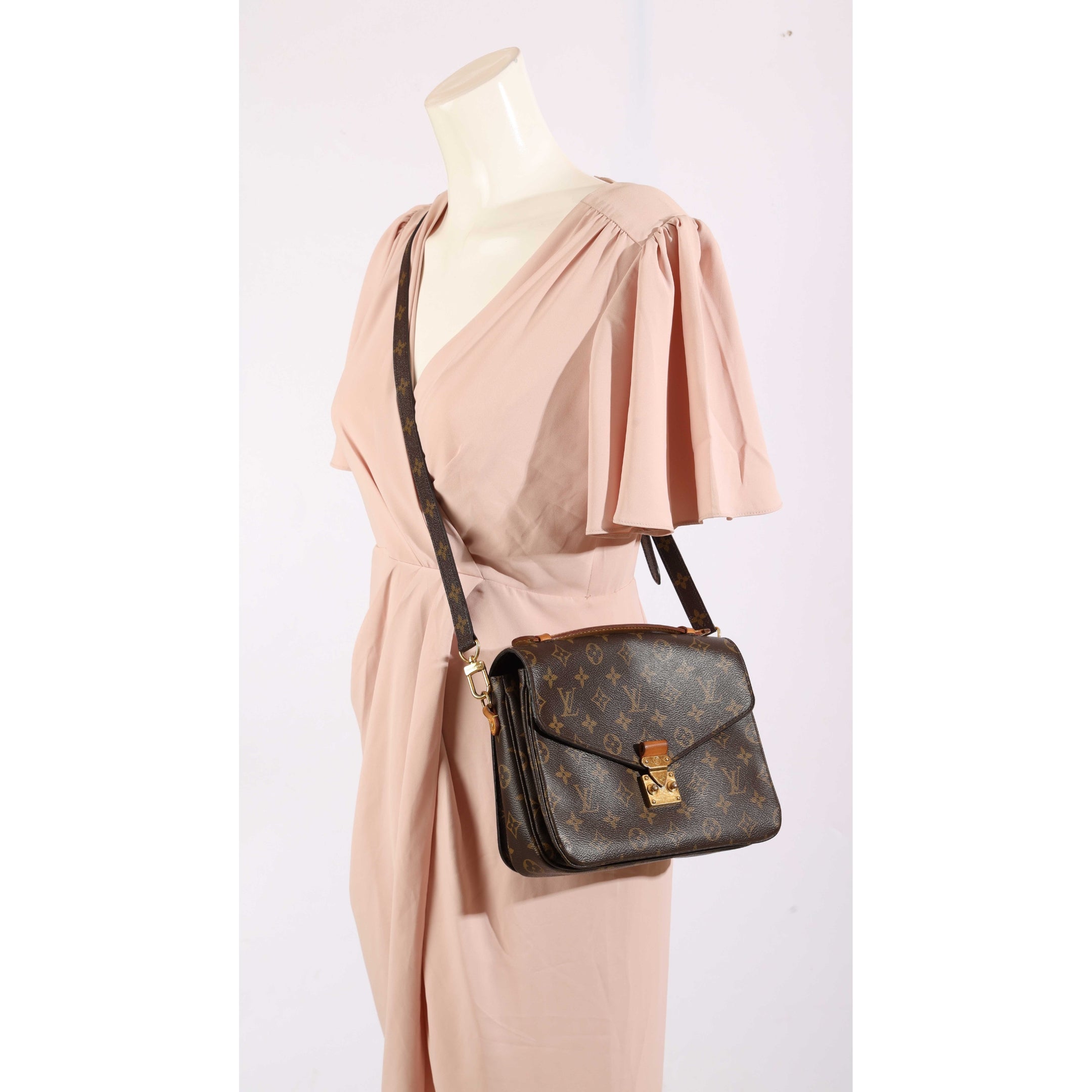 Louis Vuitton Pochette Métis Crossbody Bag