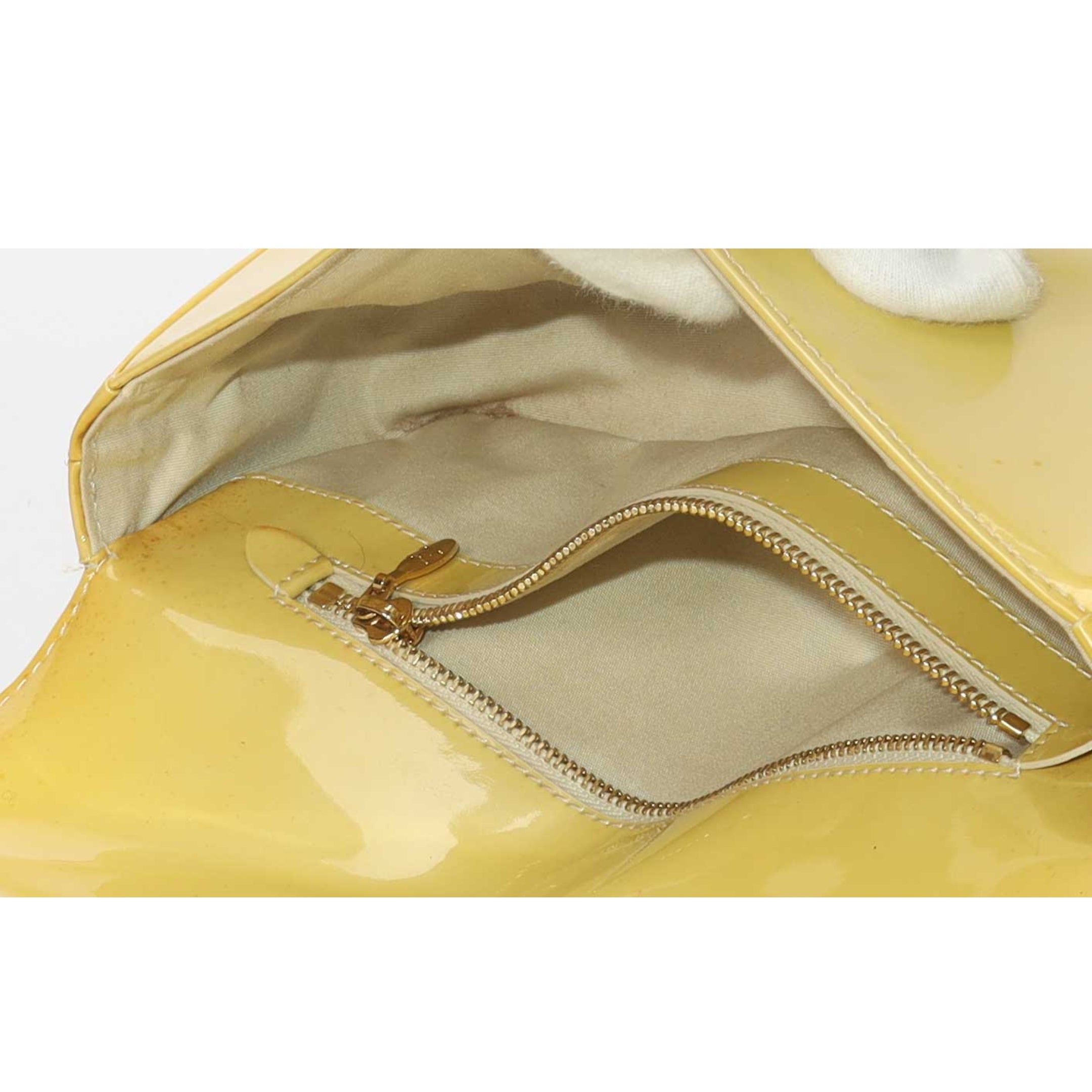 Louis Vuitton Sunshine Vernis Sobe Clutch