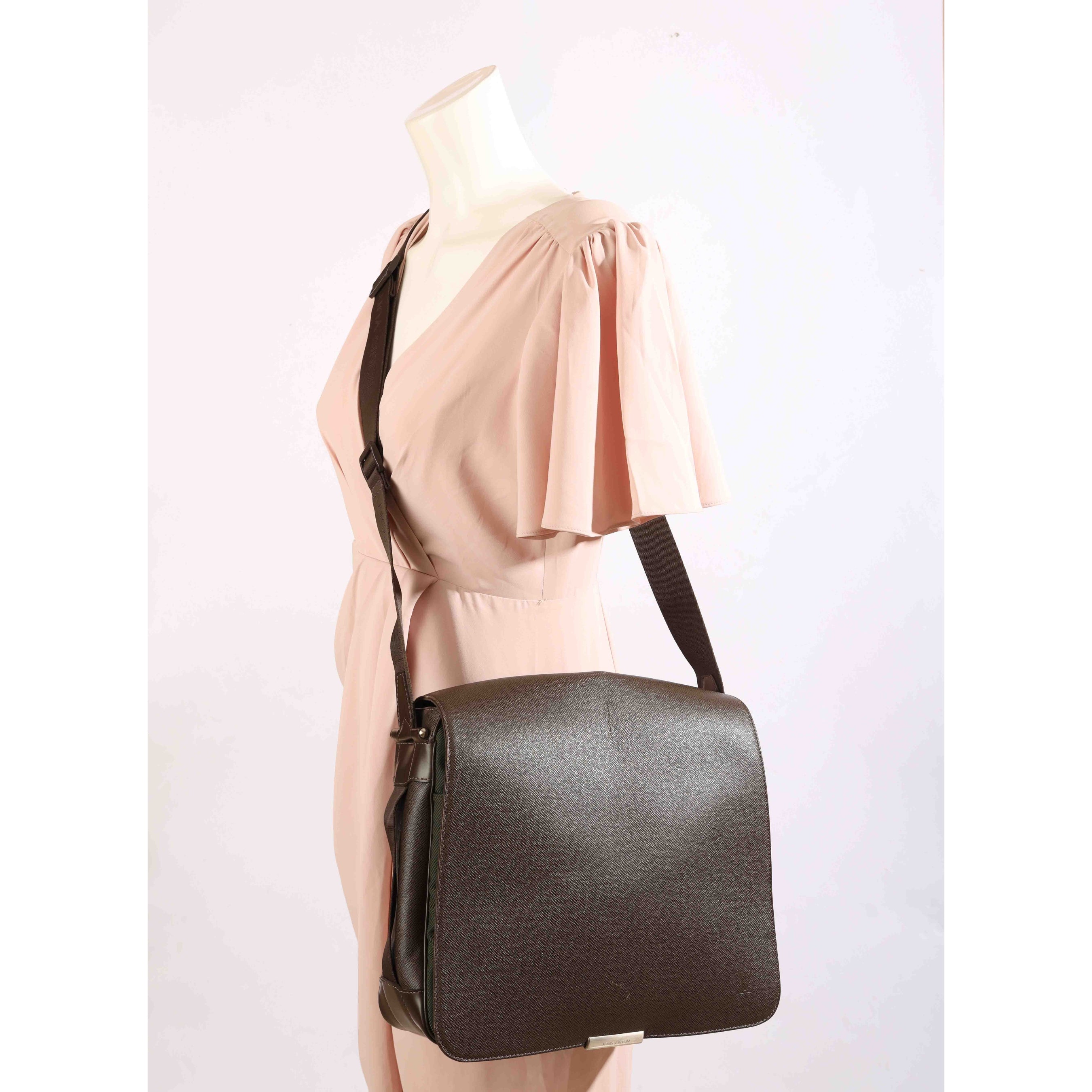 Louis Vuitton Grizzli Taiga Roman Messenger Bag